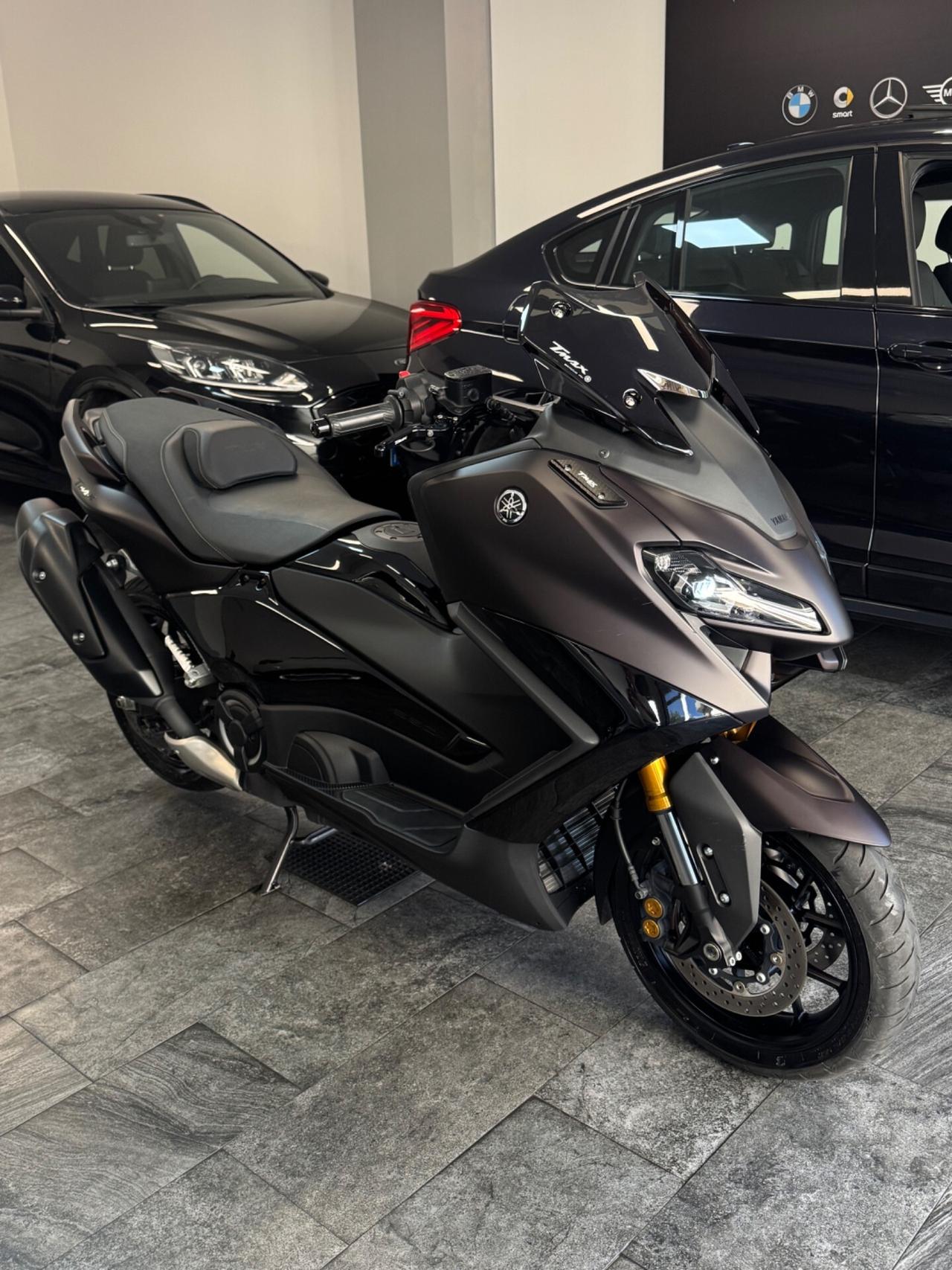 Yamaha TMAX 560 DARK MAGMA TECH MAX