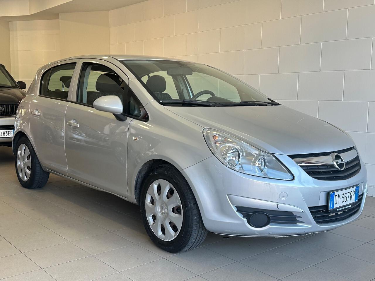 Opel Corsa 1.2 5 porte Cosmo NEOPATENTATI