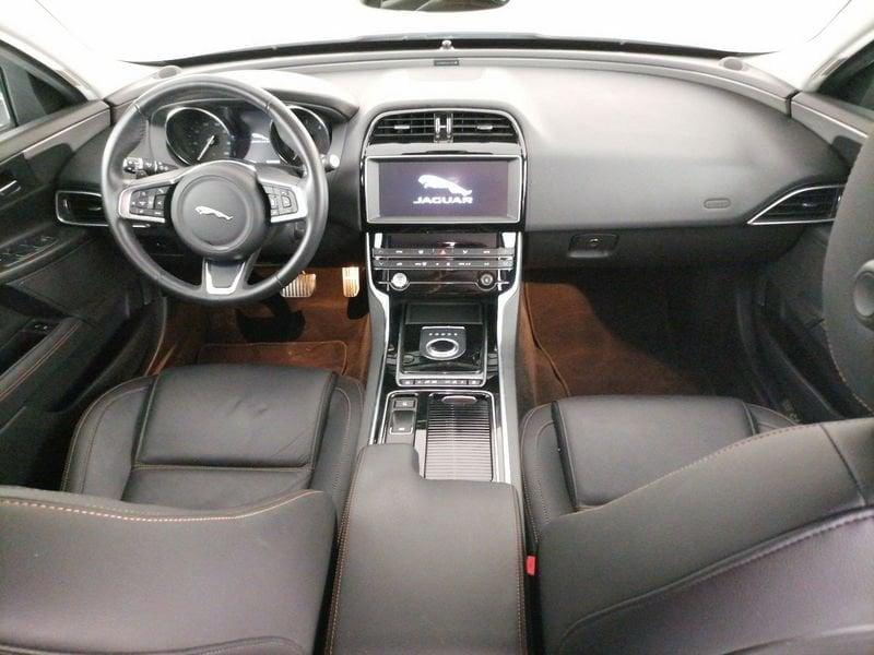 Jaguar XE 2.0d i4 Prestige 180cv auto my19