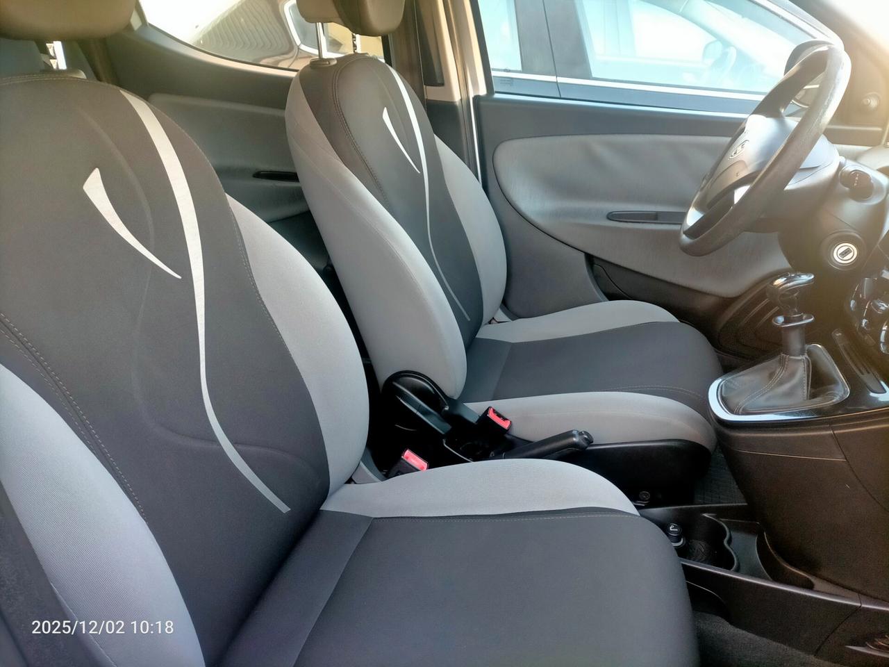 Lancia Ypsilon 1.2 69 CV 5 porte Silver