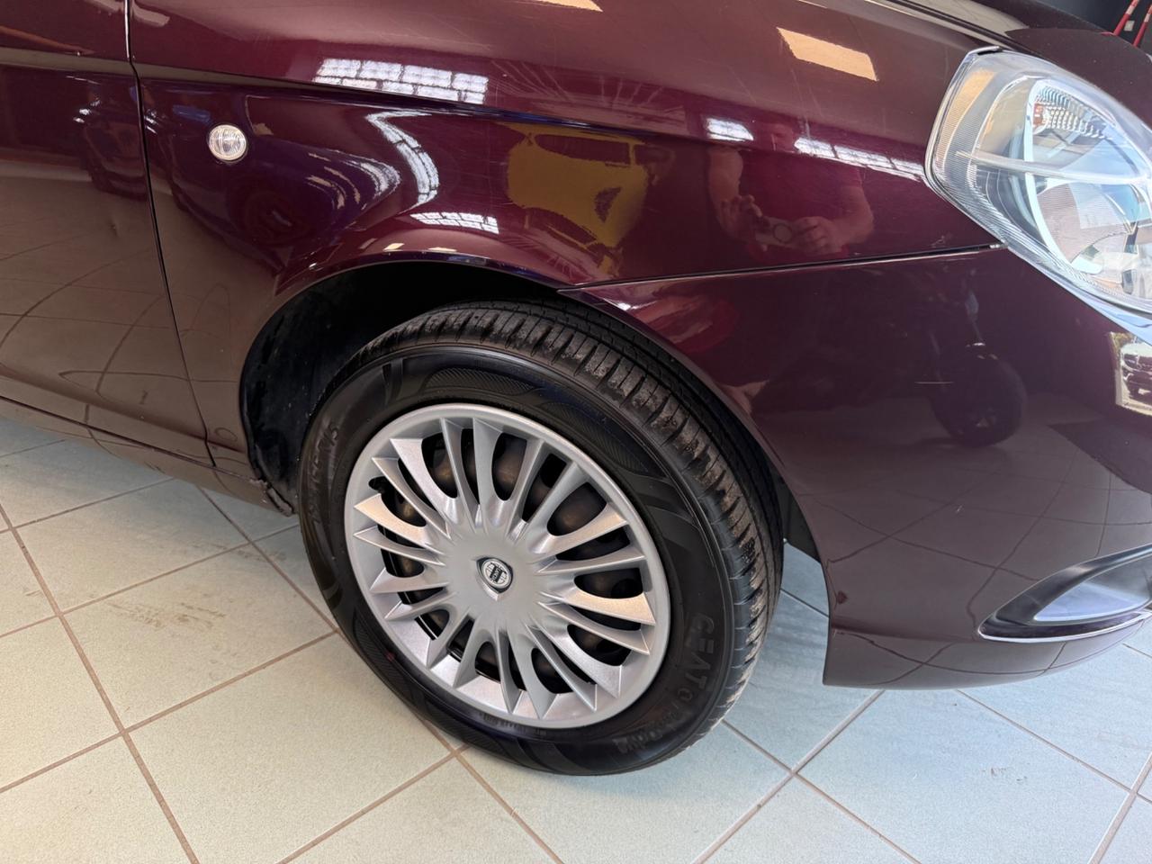 Lancia Ypsilon 1.3 MJT 75 CV Argento