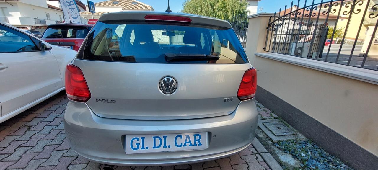 POLO 1,6 DIESEL 90 CV TELEFONO SENSORI COMANDI AL VOLANTE LEGA IMPECCABILE X NEOPATENTATI