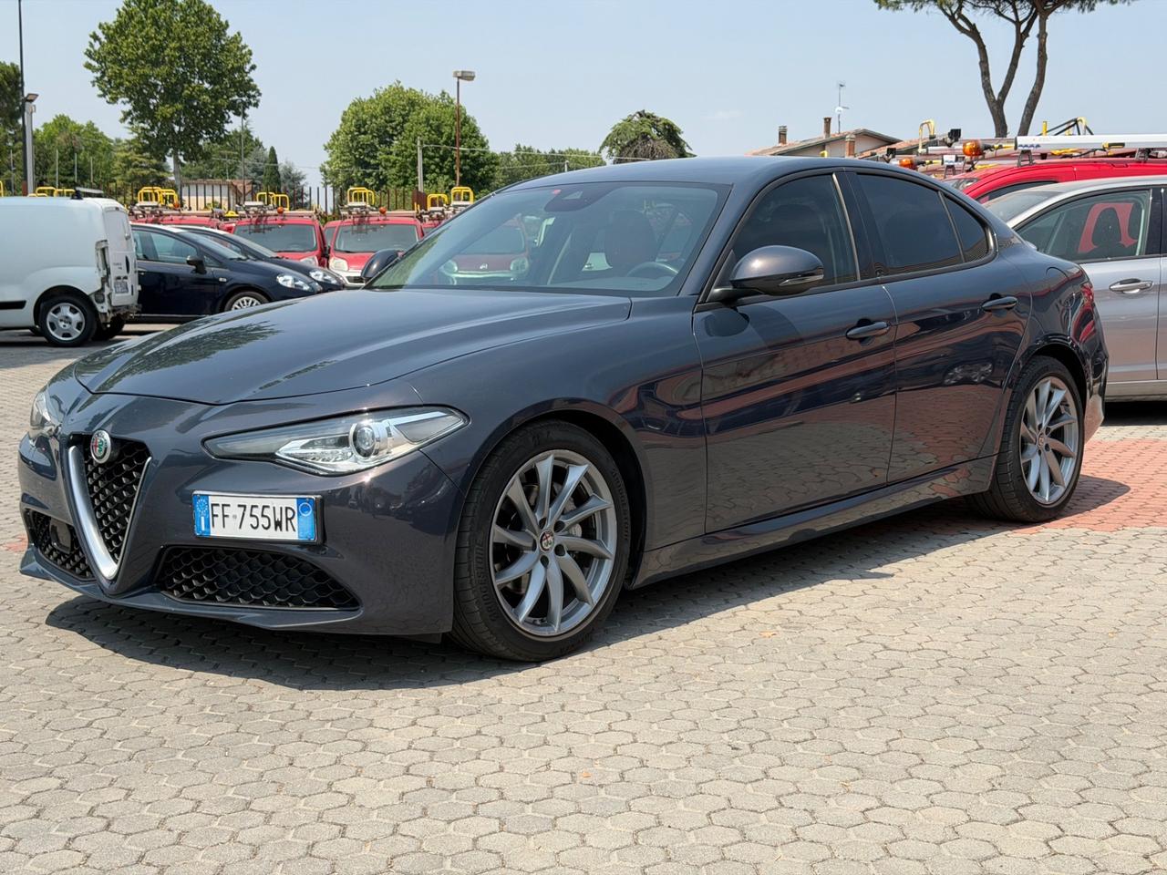 Alfa Romeo Giulia 2.2 INTERNI ROSSI 180 CV AT8