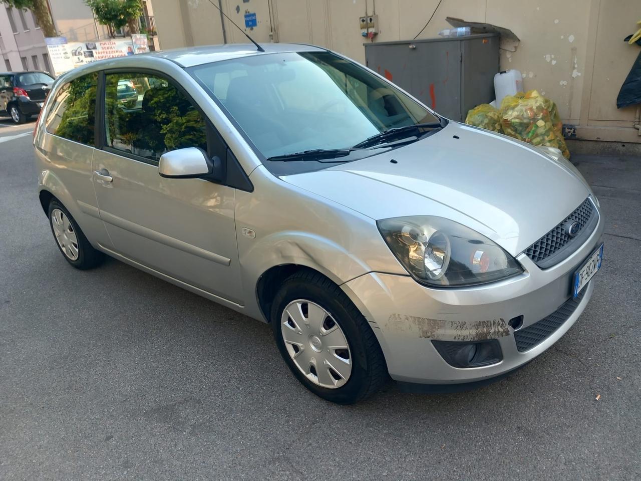 Ford Fiesta 1.4 16V 3p. Ghia