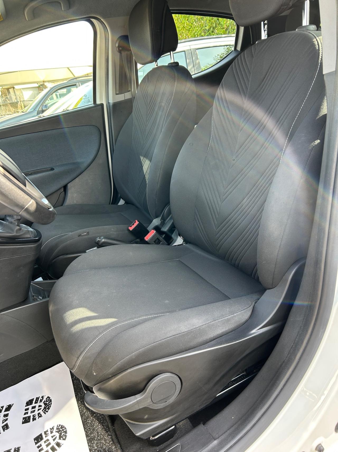 Lancia Ypsilon 1.0 FireFly 5 porte S&S Hybrid Ecochic Gold