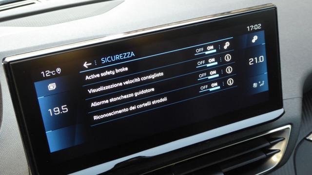 PEUGEOT 3008 BlueHDi 130 S&S EAT8 Active Pack