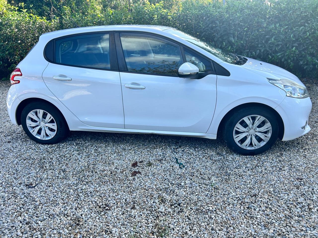 Peugeot 208 1.4 HDi 68 CV 5 porte Allure