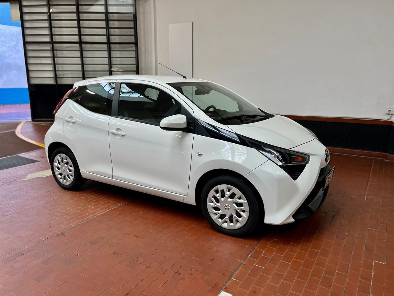 Toyota Aygo Connect 5p 1.0 x-cool 72cv