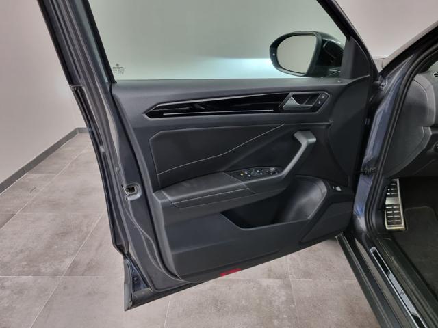 VOLKSWAGEN T-Roc R-LINE 2.0 TSI DSG 4MOTION BlueMotion Technology