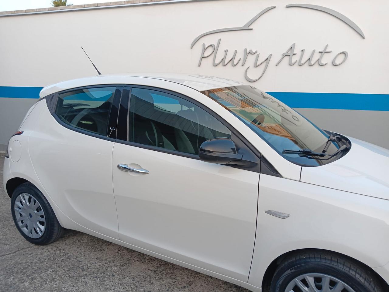 Lancia Ypsilon 1.2 69 CV 5 porte S&S Silver
