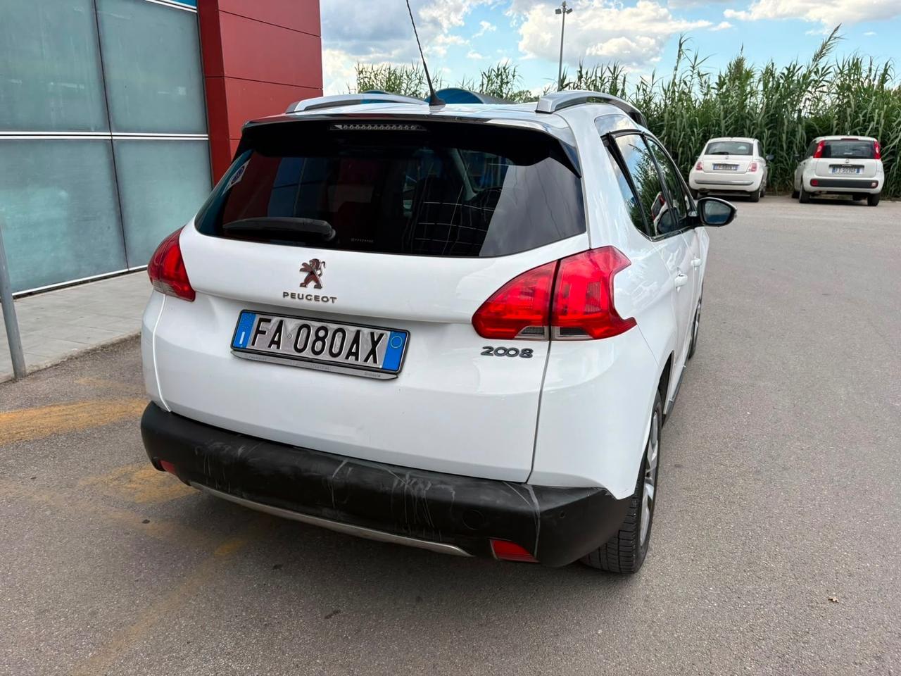 Peugeot 2008 PureTech 82 Allure 2015 131.000 KM