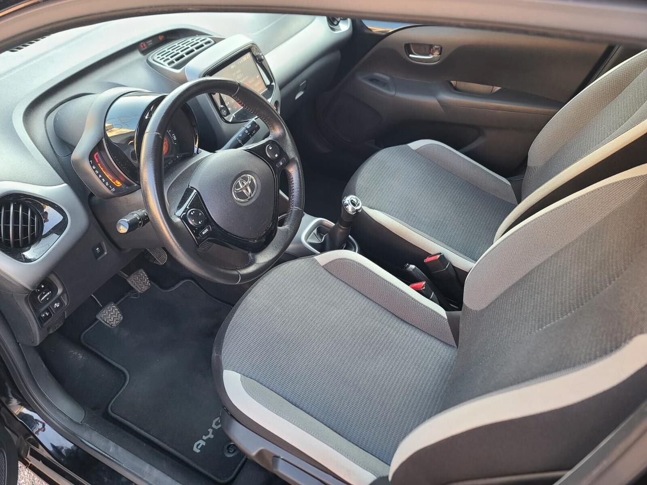 Toyota Aygo Connect 1.0 VVT-i 72 CV 5 porte x-wave