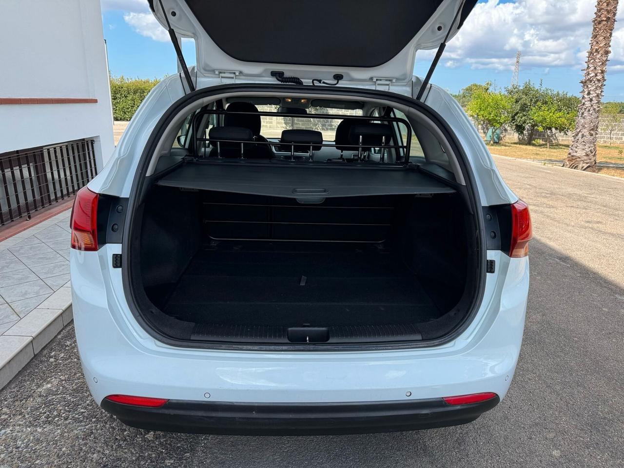 Kia Ceed AUTOCARRO N1 5POSTI