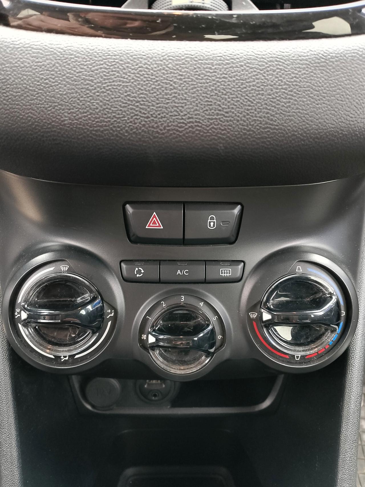 Peugeot 208 1.4 HDi 68 CV 5 porte Allure