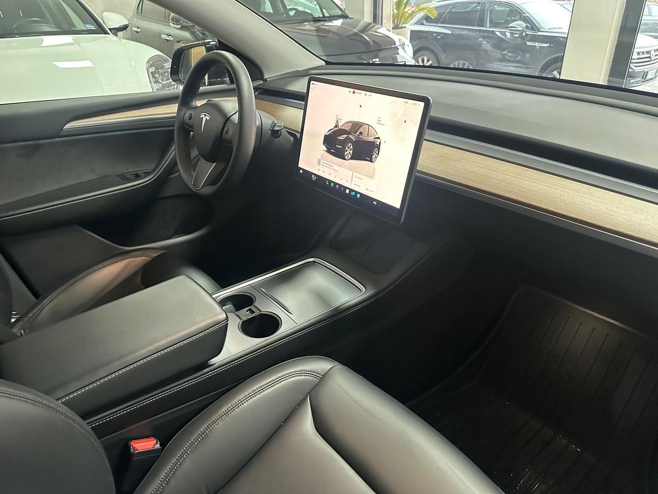 Tesla Model Y STANDARD RANGE SINGLE MOTOR RW #8363