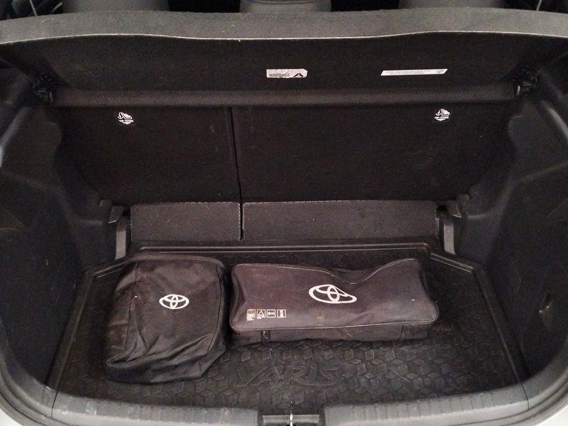 Toyota Yaris Hybrid Lounge MY22