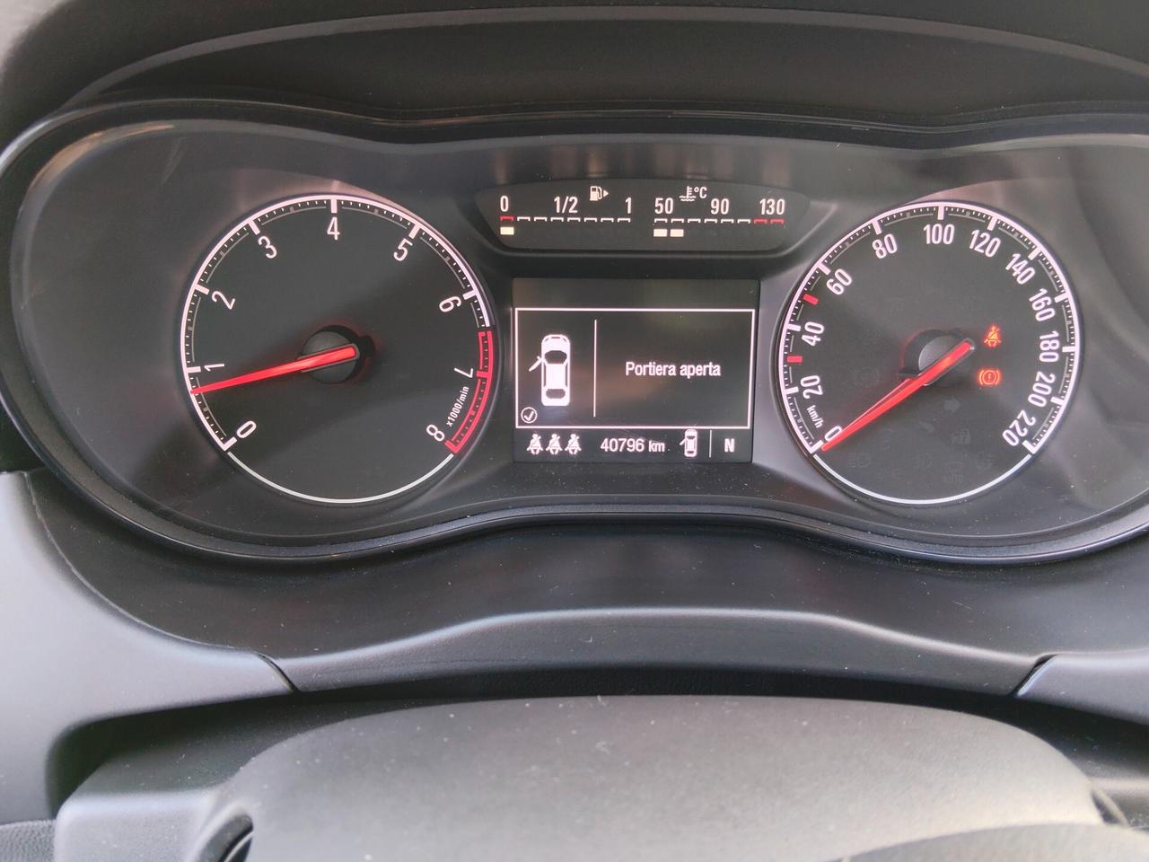 Opel Corsa 1.4 90CV cambio automatico 5 porte 40.000km