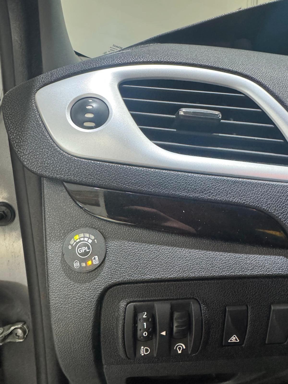 Renault Scenic Scénic XMod 1.6 GPL Wave