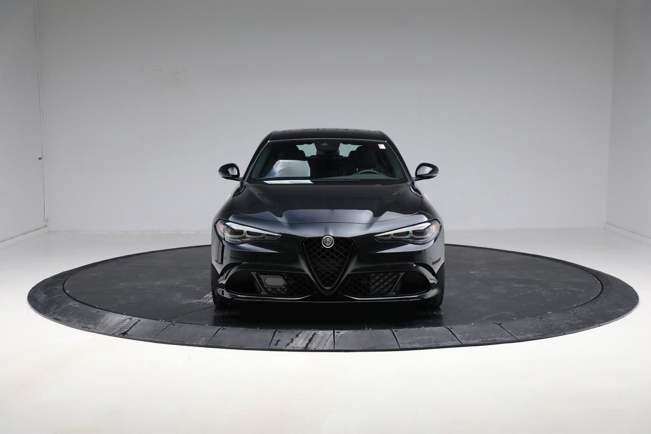Alfa Romeo Giulia 2.9 V6 Bi-Turbo AT8 Quadrifoglio NOLEGGIO LUNGO TERMINE