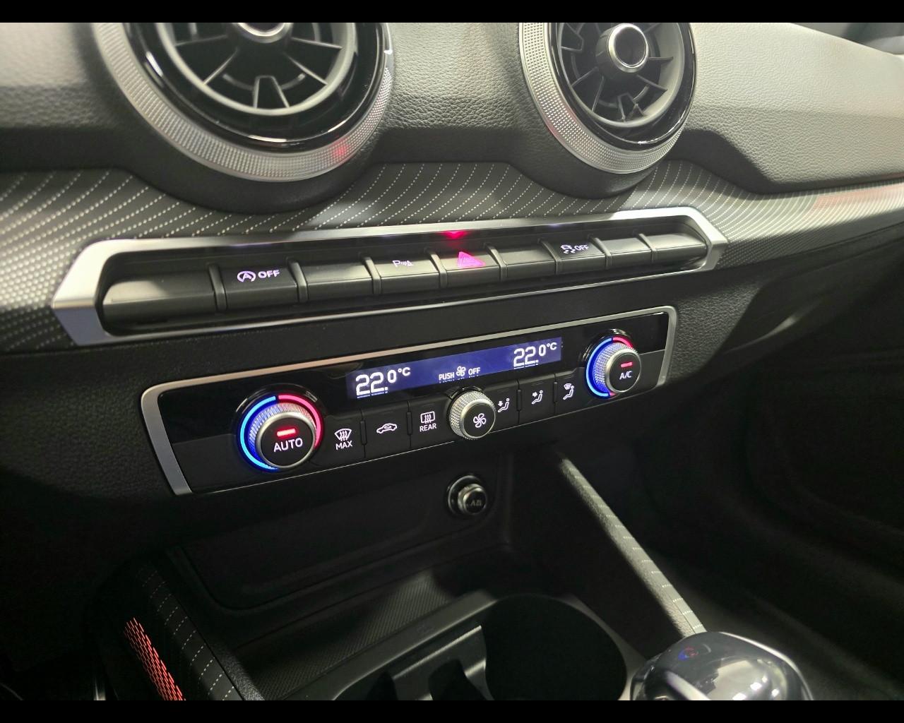 AUDI Q2 35 TFSI S-TRONIC IDENTITY BLACK