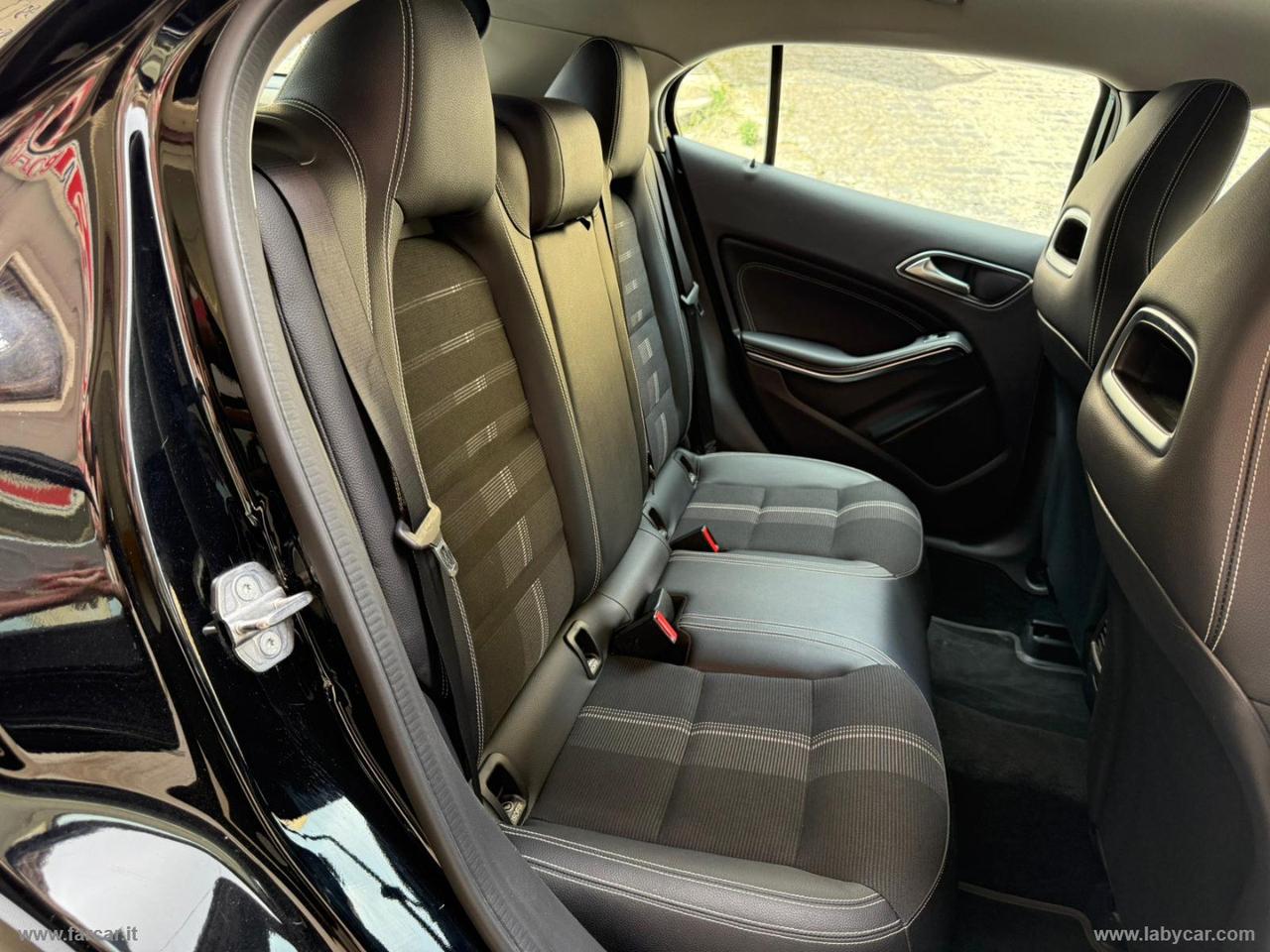 MERCEDES-BENZ GLA 200 d Automatic Sport CROSS
