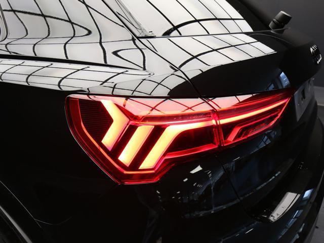 AUDI Q3 35 TDI S tronic Identity Black