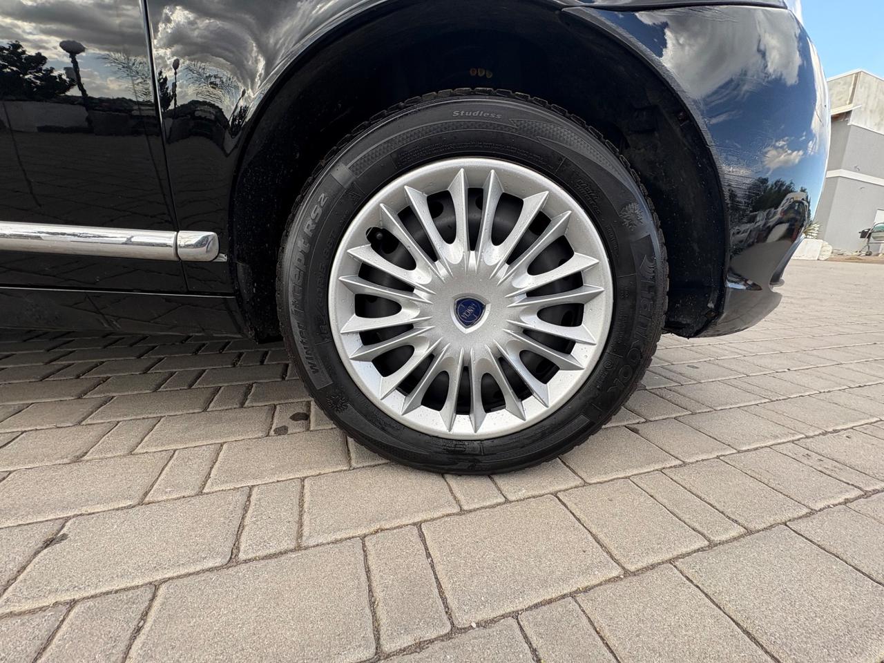 Lancia Ypsilon 1.2 Oro Neopatentati
