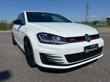 Volkswagen Golf 2.0 TSI 220cv
