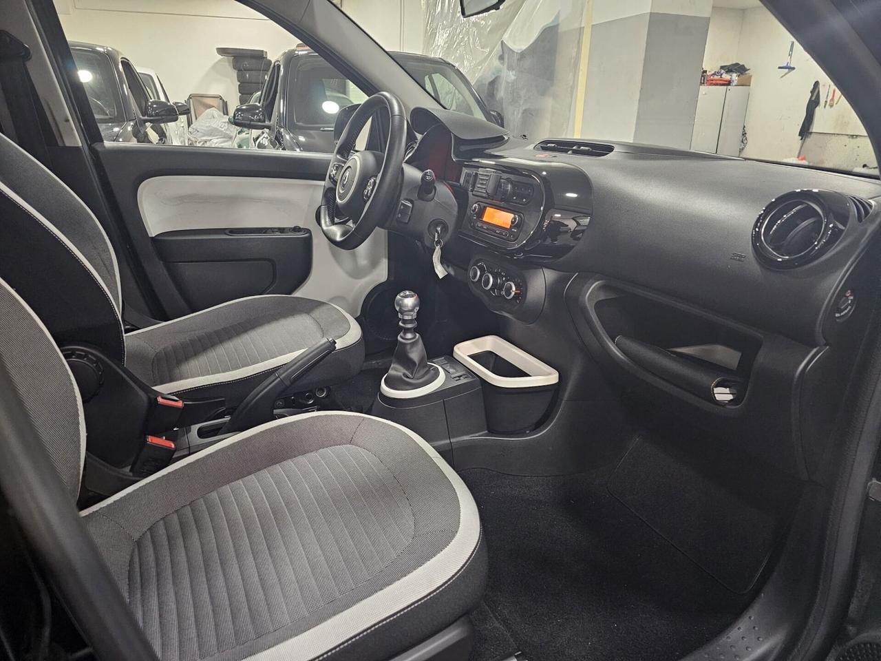 NUOVA RENAULT TWINGO INTENS TCe 0.9 BENZ 90CV TOTAL BLACK EDITION