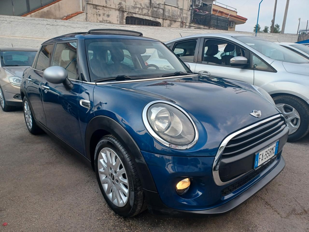 Mini 1.2 Benzina 5 porte Tetto PDC 2015