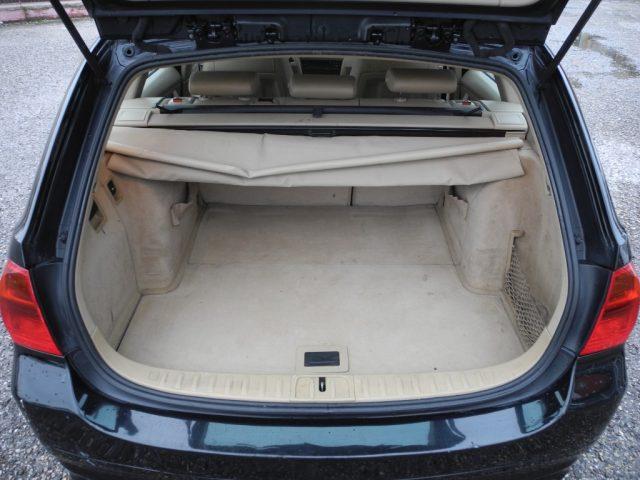 BMW 320 i Touring - PELLE - TETTO APRIBILE - LEGGERE NOTE