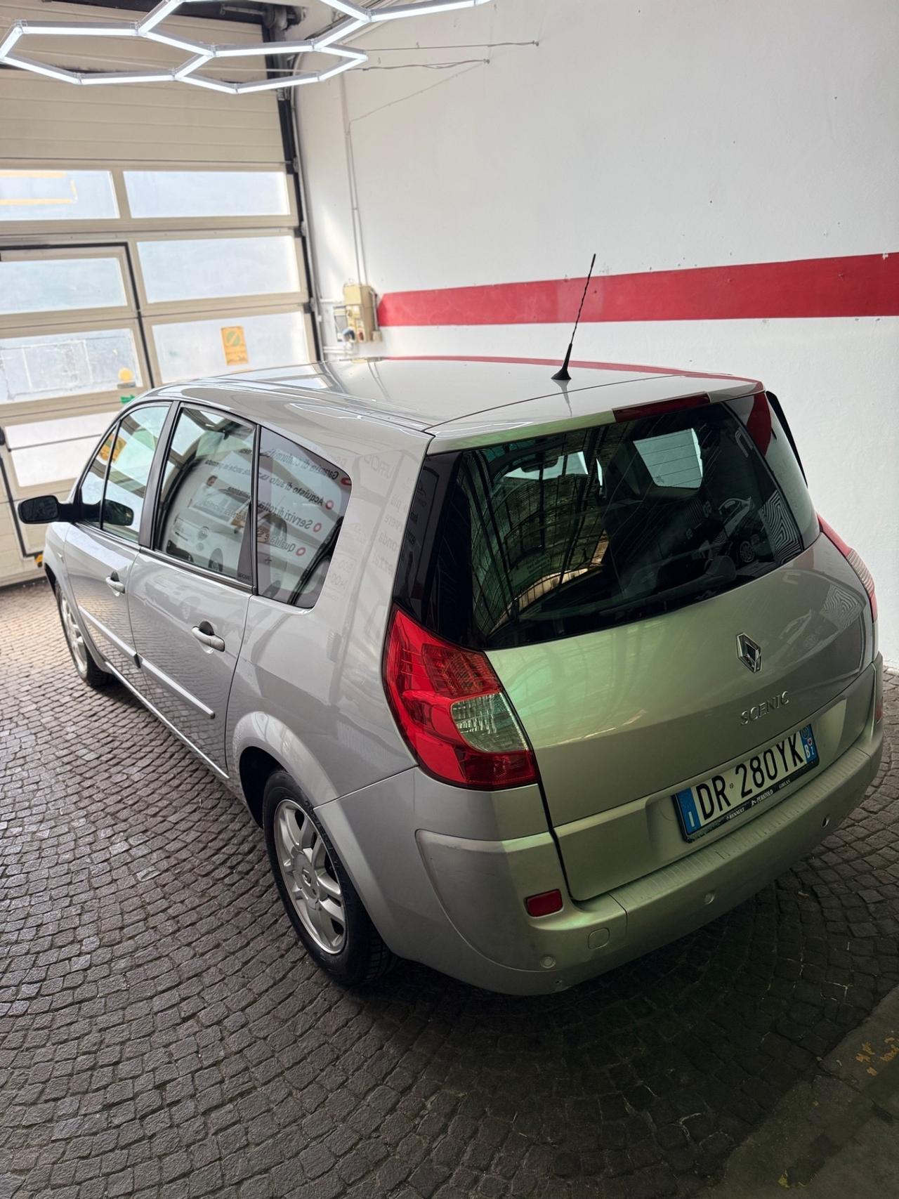 Renault Scenic Grand Scénic 1.9 dCi/130CV PlayStation Portable