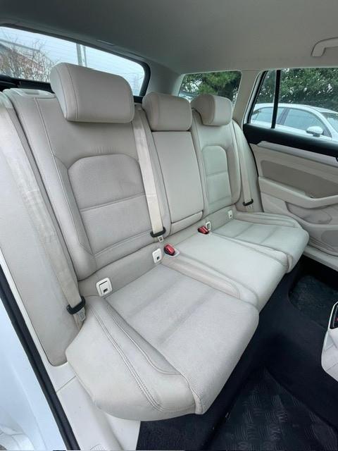 Volkswagen Passat Variant 1.6 TDI SCR DSG Business BMT