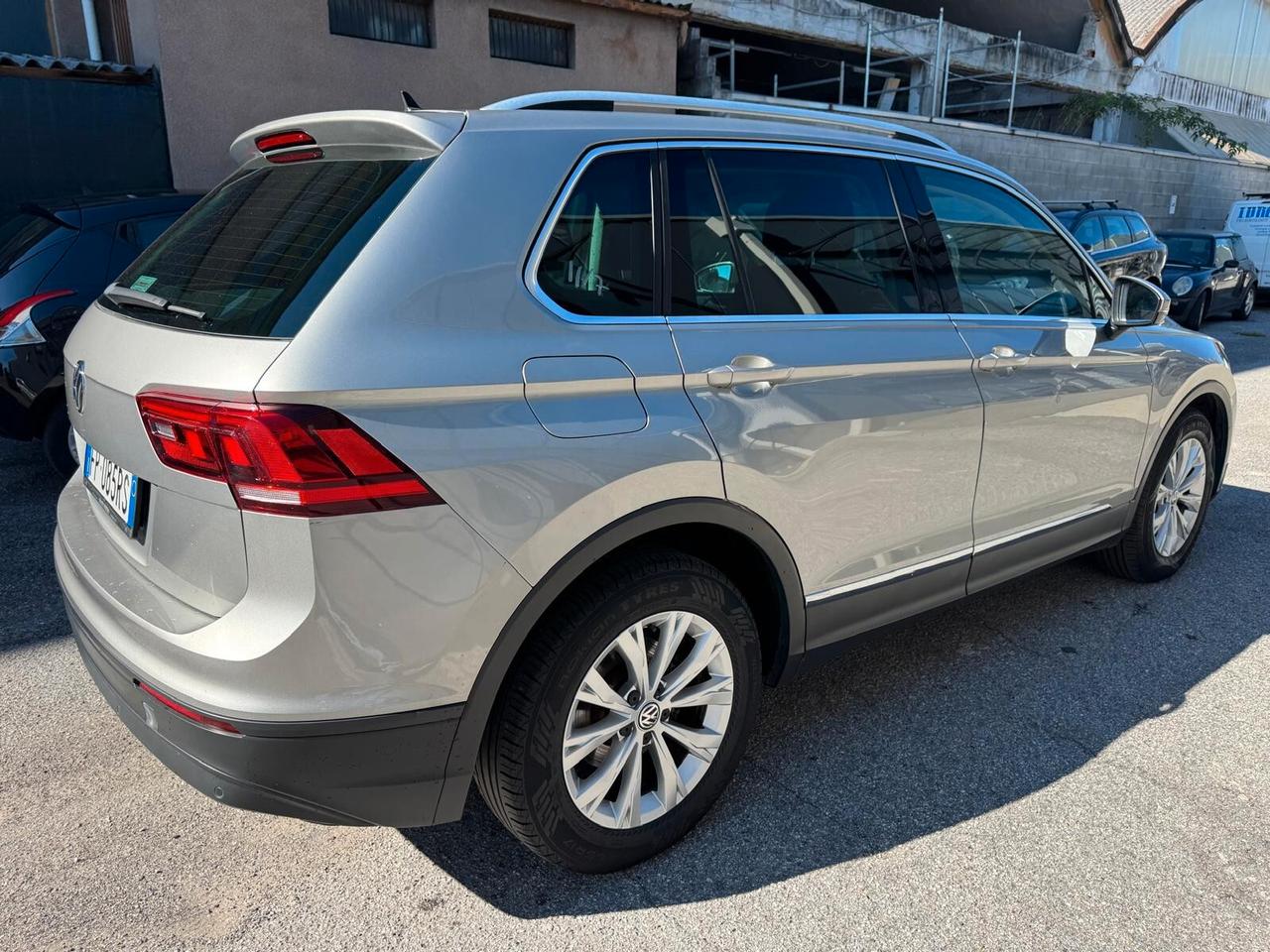 Volkswagen Tiguan 1.6 TDI SCR Business BlueMotion Technology*EURO6*NAVI*CERCHI