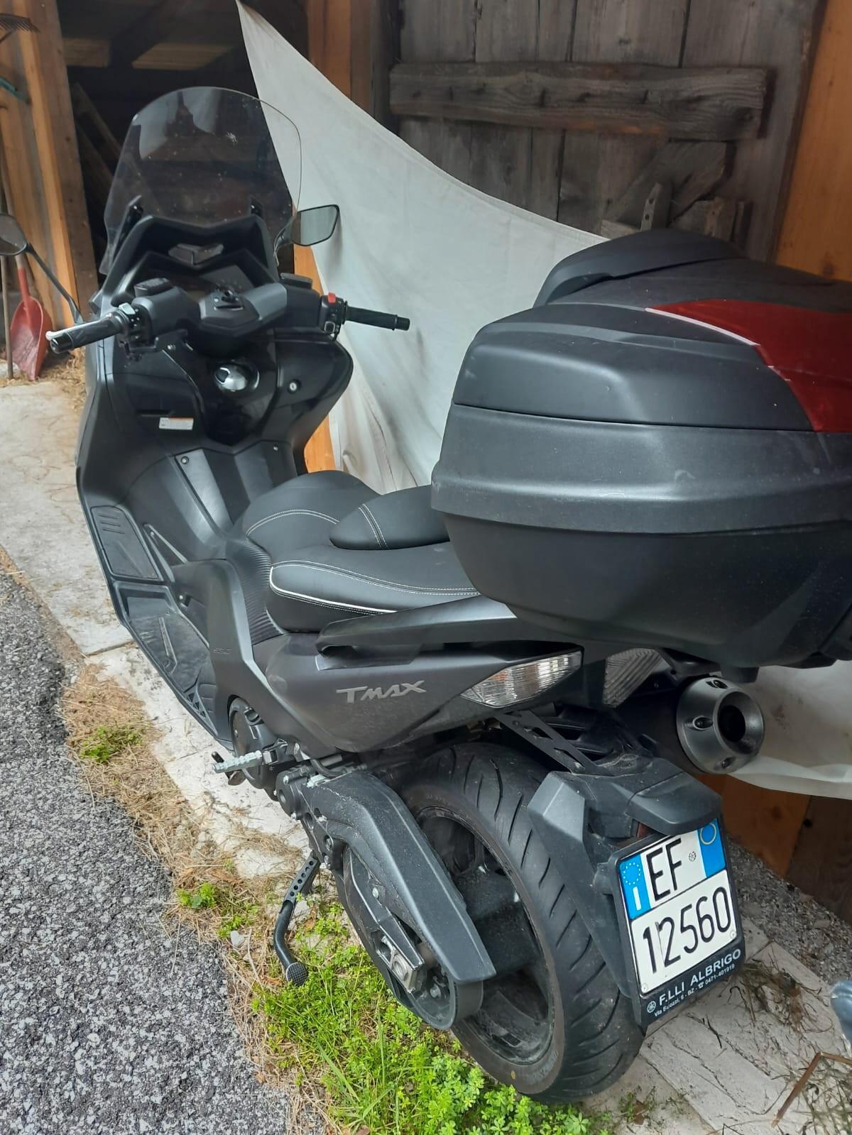 Yamaha TMAX 560