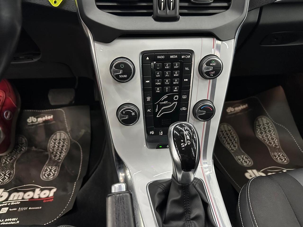 Volvo V40 V40 II 2012 1.6 d2 R-design Momentum