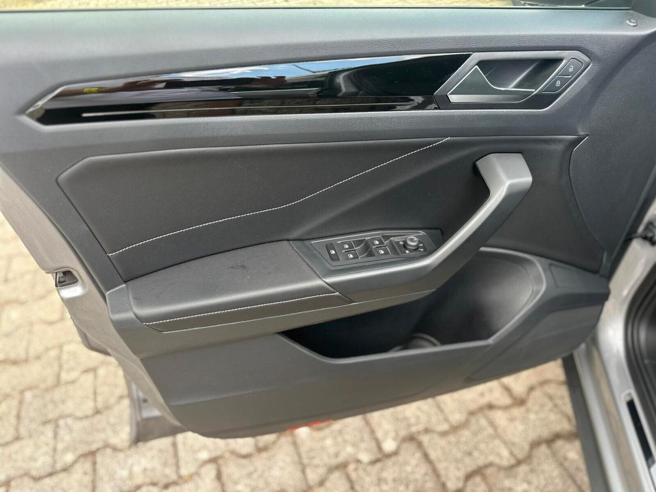 Volkswagen T-Roc 2.0 TDI SCR R-Line INTERNO ED ESTERNO 116CV