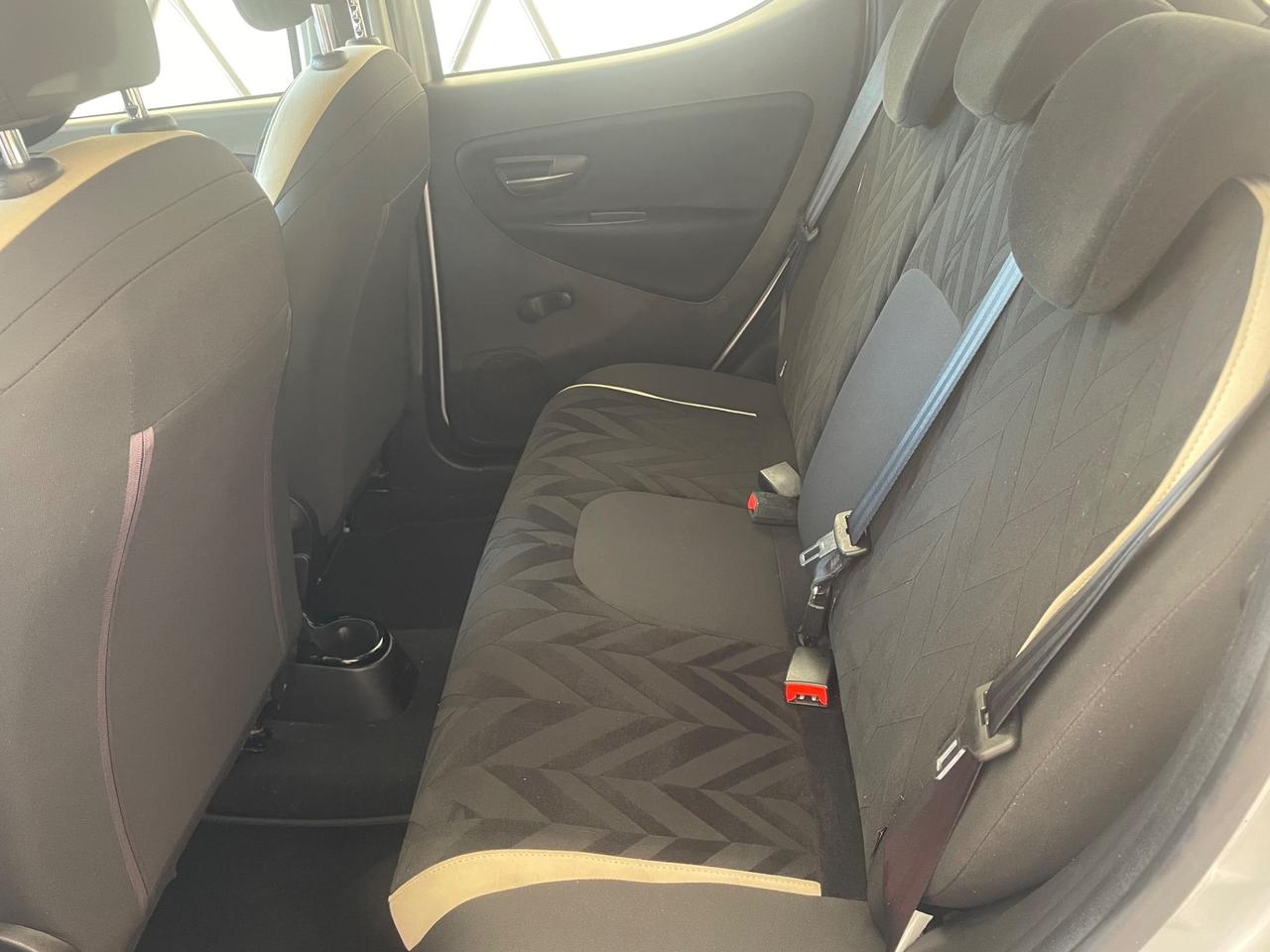 Lancia Ypsilon 1.2 69 CV 5 porte Silver