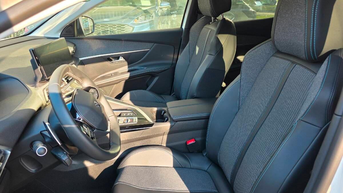 Peugeot 3008 II 1.6 hybrid phev Allure Pack 225cv e-eat8