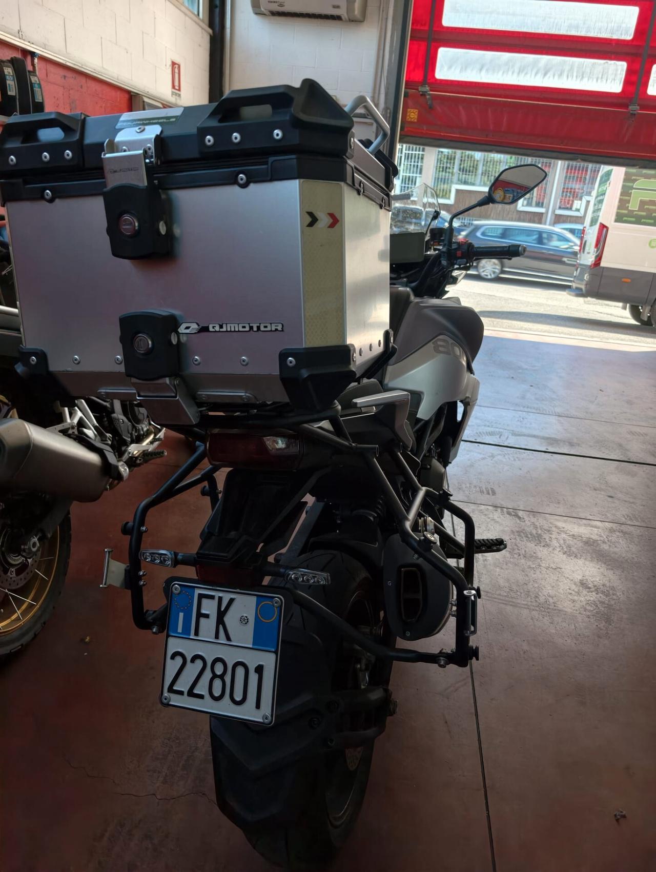 Qj Motor SRT 800 STRADALE