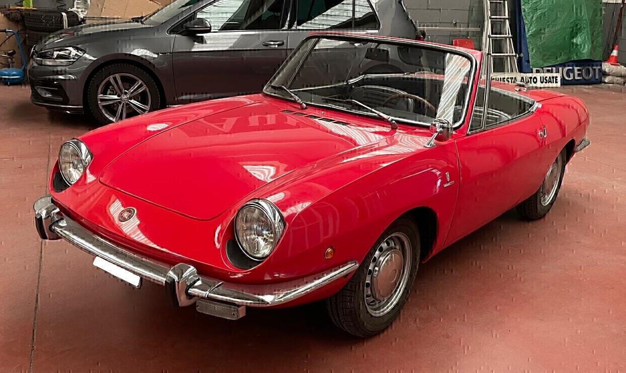 FIAT 850 SPORT SPIDER CON HARD-TOP IN TINTA.