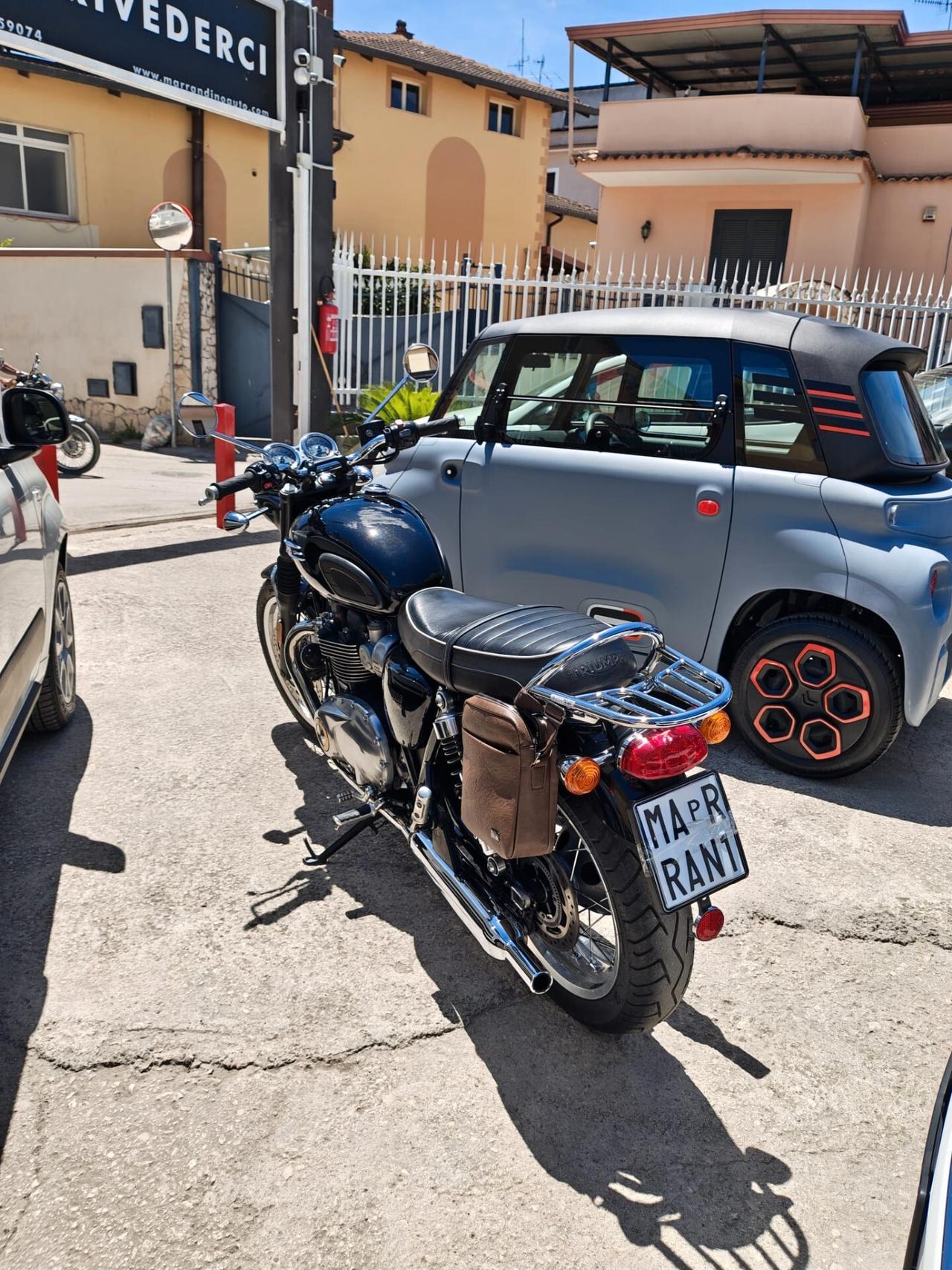 Triumph Bonneville T120 Tutti i tagliandi dimostrabili con fatture .unico Proprietario