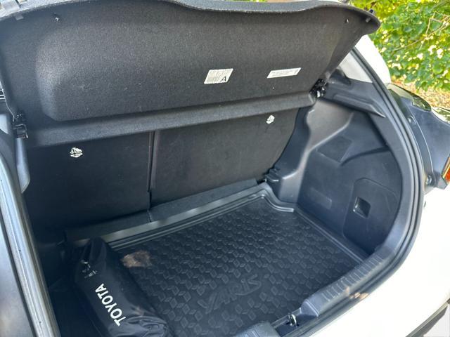 TOYOTA Yaris 1.5 Hybrid 5 porte Business