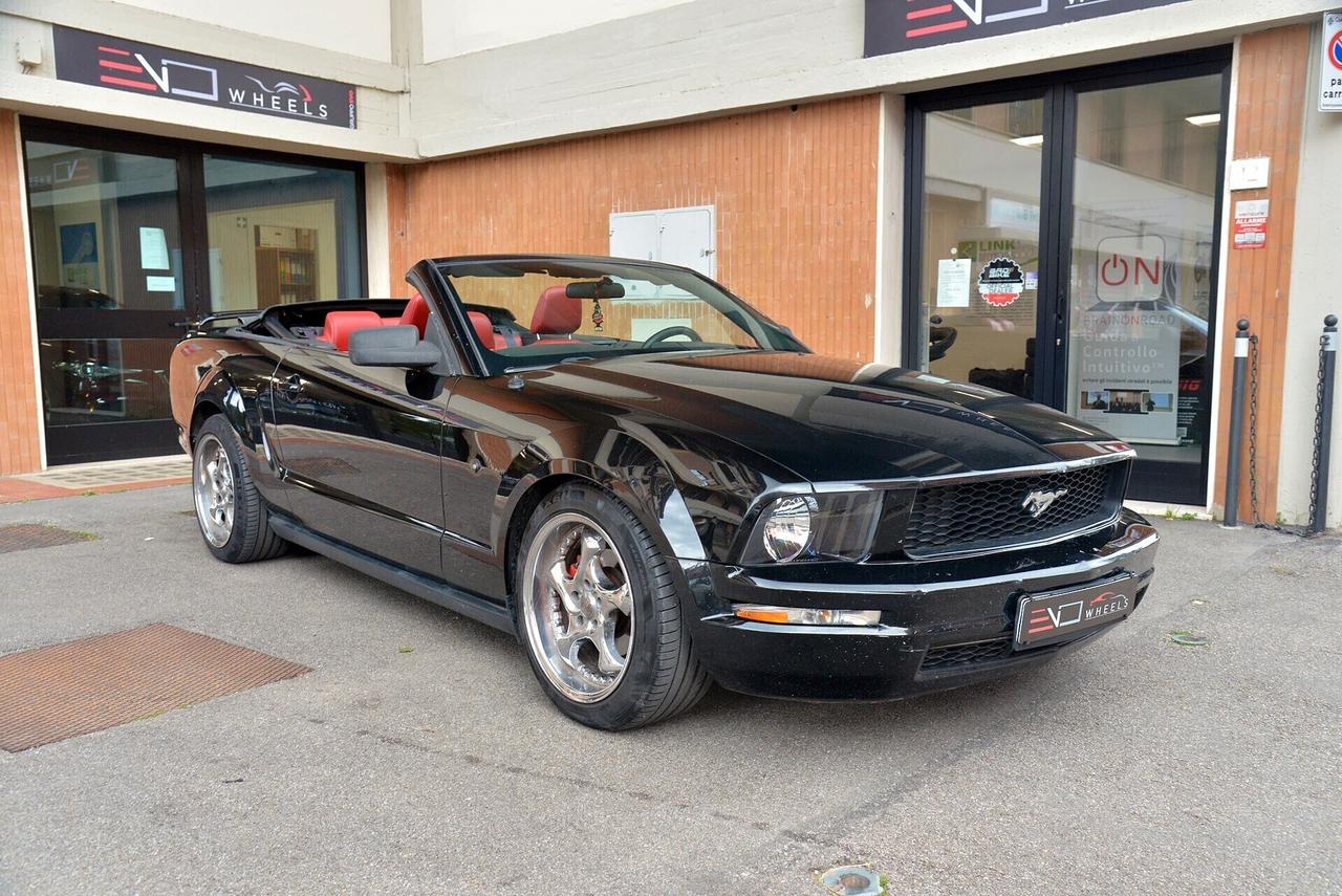 Ford Mustang 4.0 V6 cabrio a Firenze