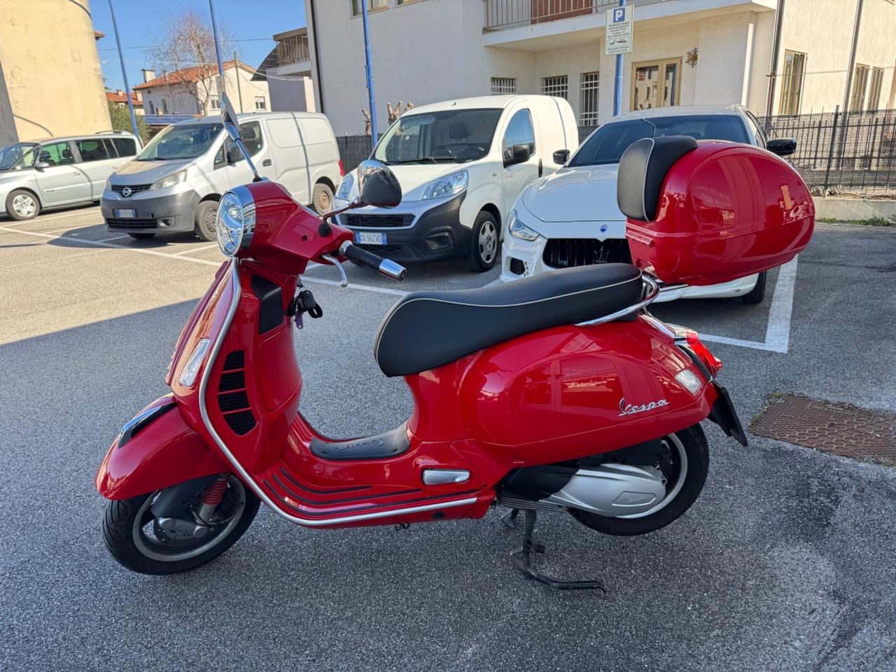 Piaggio Vespa 300 GTS hpe Vespa GTS 300 hpe