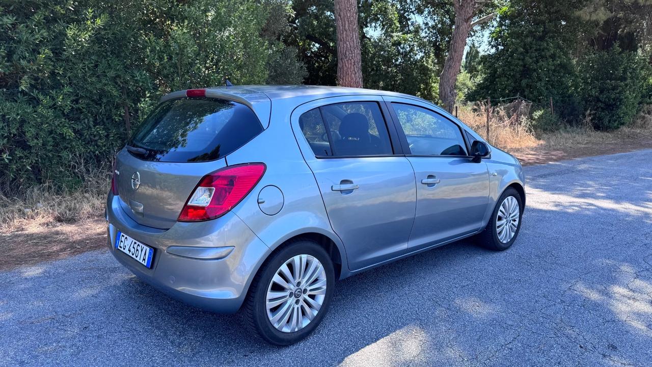 Opel Corsa 1.2 5 porte Club
