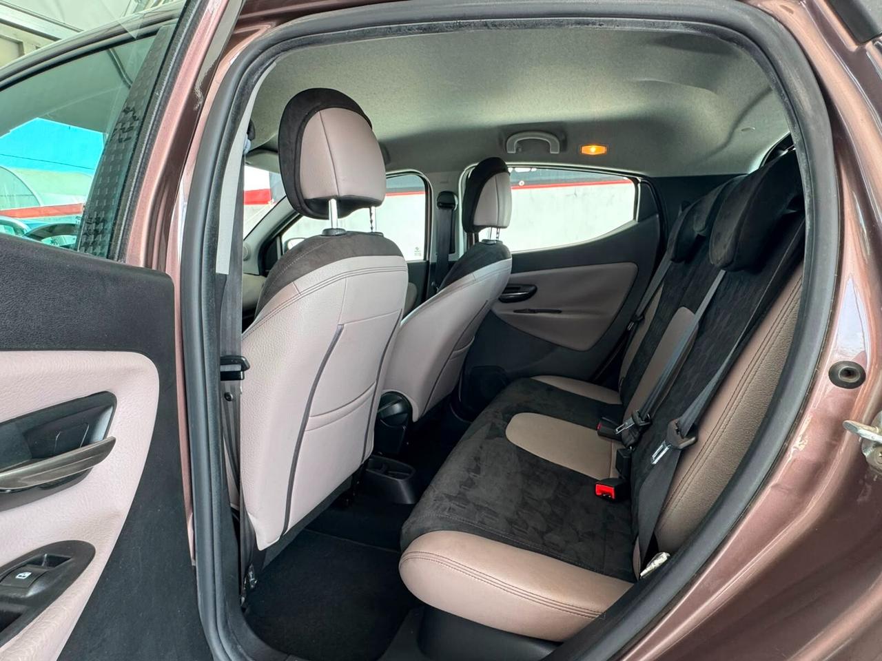 Lancia Ypsilon 1.2 69 CV 5 porte Elle