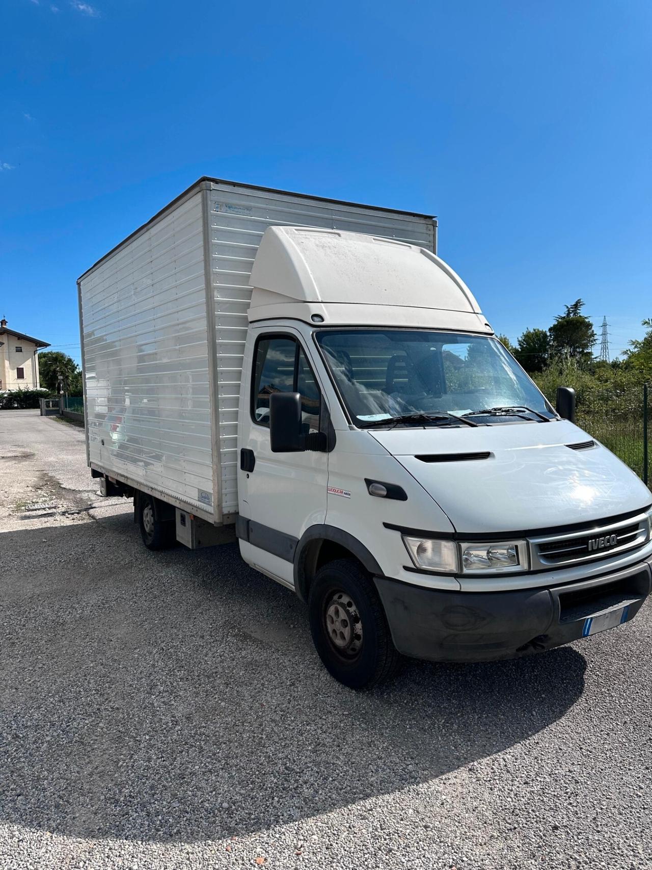 IVECO 35/S CON SPONDA POSTERIORE CARICATRICE
