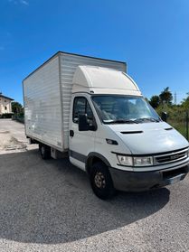 IVECO 35/S CON SPONDA POSTERIORE CARICATRICE