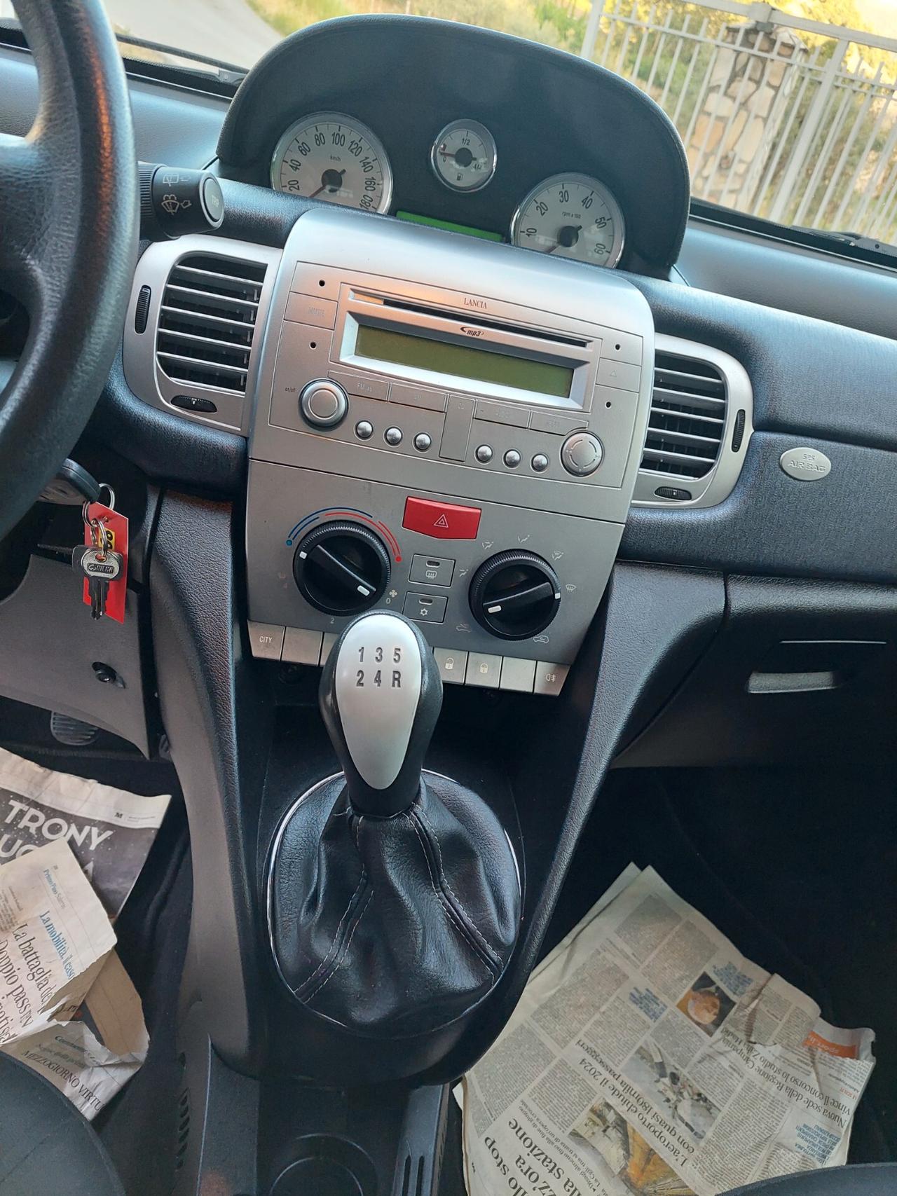 Lancia Ypsilon 1.3 MJT 75 CV Argento